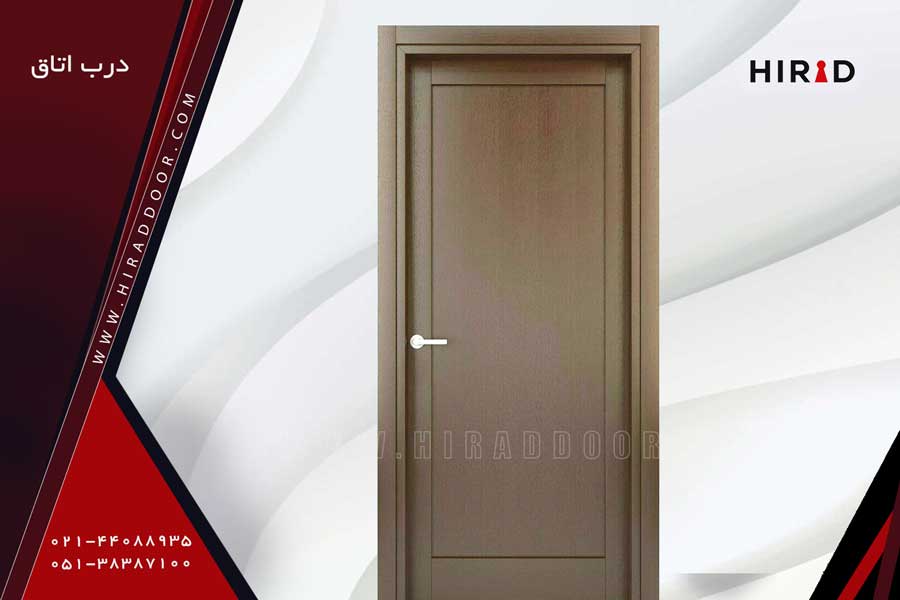 درب اتاقی ساده به رنگ چوب طبیعی